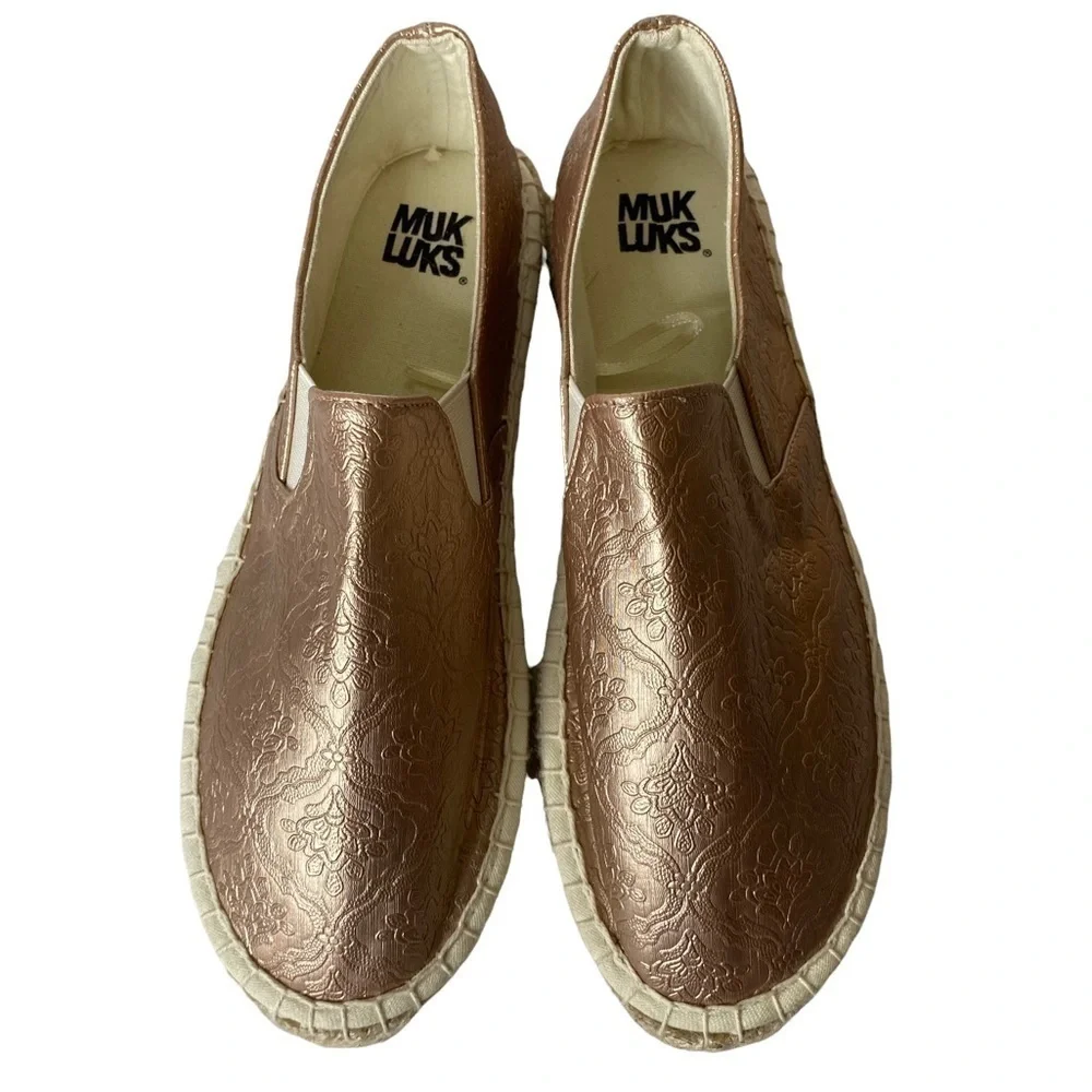 Mukluks Womens Rose Gold Metallic Shoes. Size 9